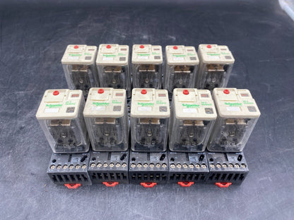LOT DE 10 SCHNEIDER ELECTRIC RELAIS UNIVERSEL 3 CO RUMC3AB2B7 24V + EMBASE RUZC3 - KLR Automation
