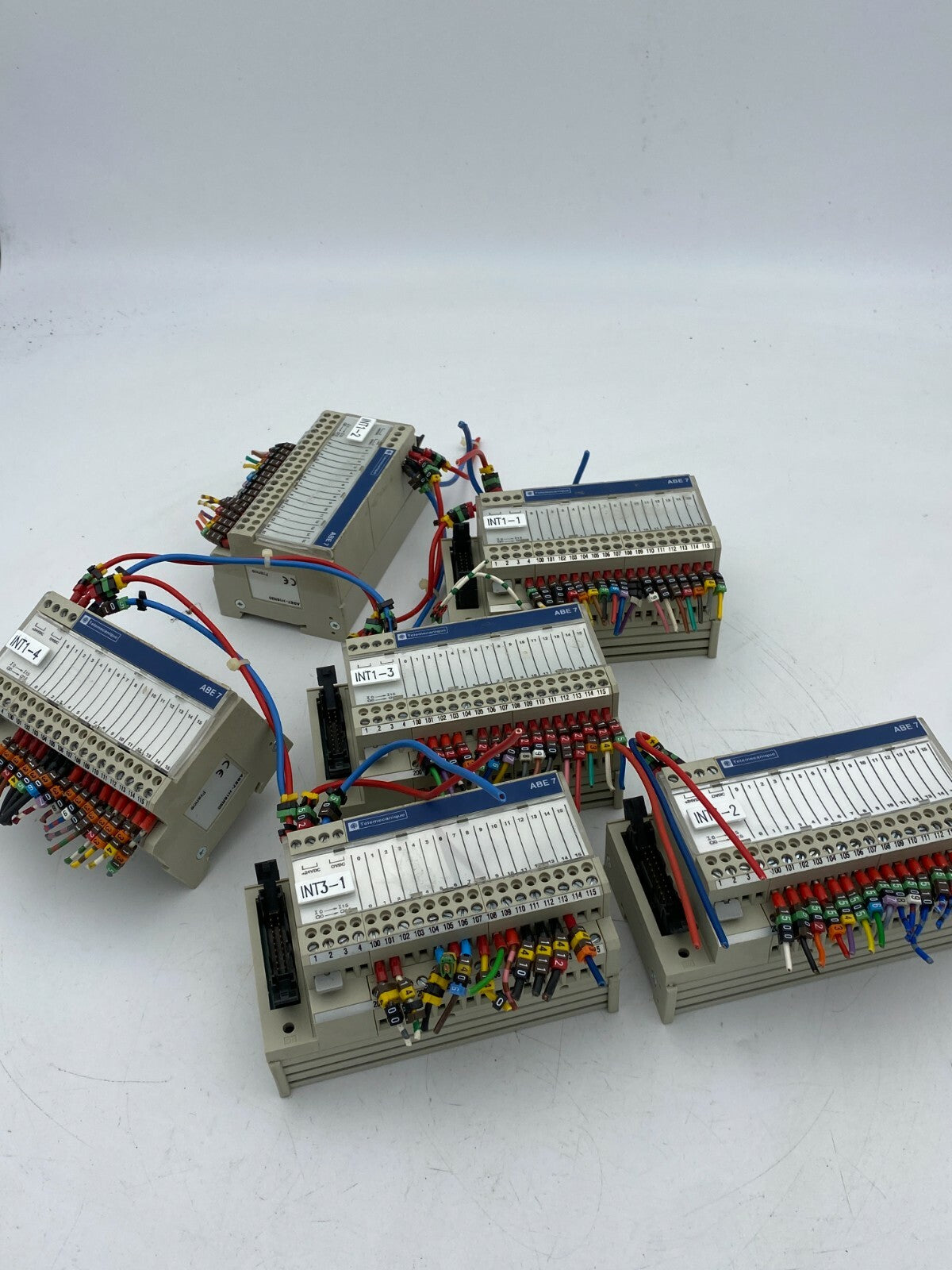 8 x .  TELEMECANIQUE ABE7-H16R20 TELEFAST RELAY