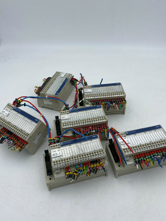 8 x .  TELEMECANIQUE ABE7-H16R20 TELEFAST RELAY