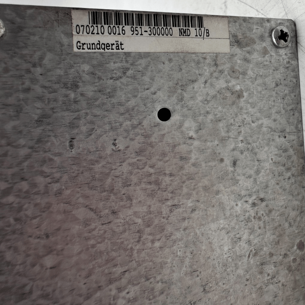 PARKER DANFOSS HAUSER VLT 951 - 30000 NMD 10/B 951 - 301001 PM 1 AC SERVO DRIVE - KLR Automation