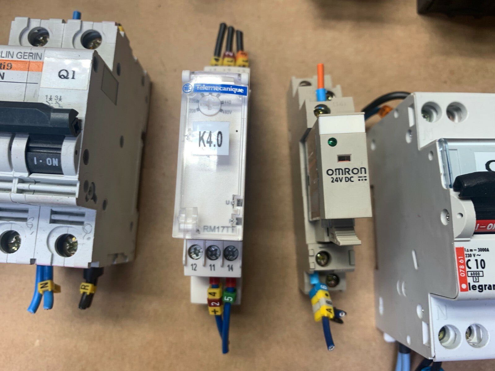 Lot de 12 pc x TELEMECANIQUE ...CAD32 + GV2ME07 +C60N + GK1 Contactor - KLR Automation