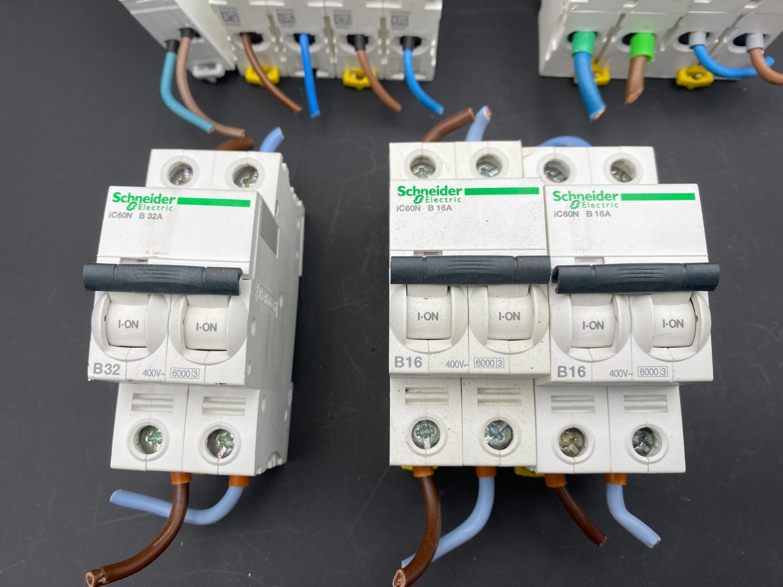 SET OF SCHNEIDER ELECTRIC IC60N 4A 32A 16A ID 63A D CLIC C20 + SCHROFF KTS 011