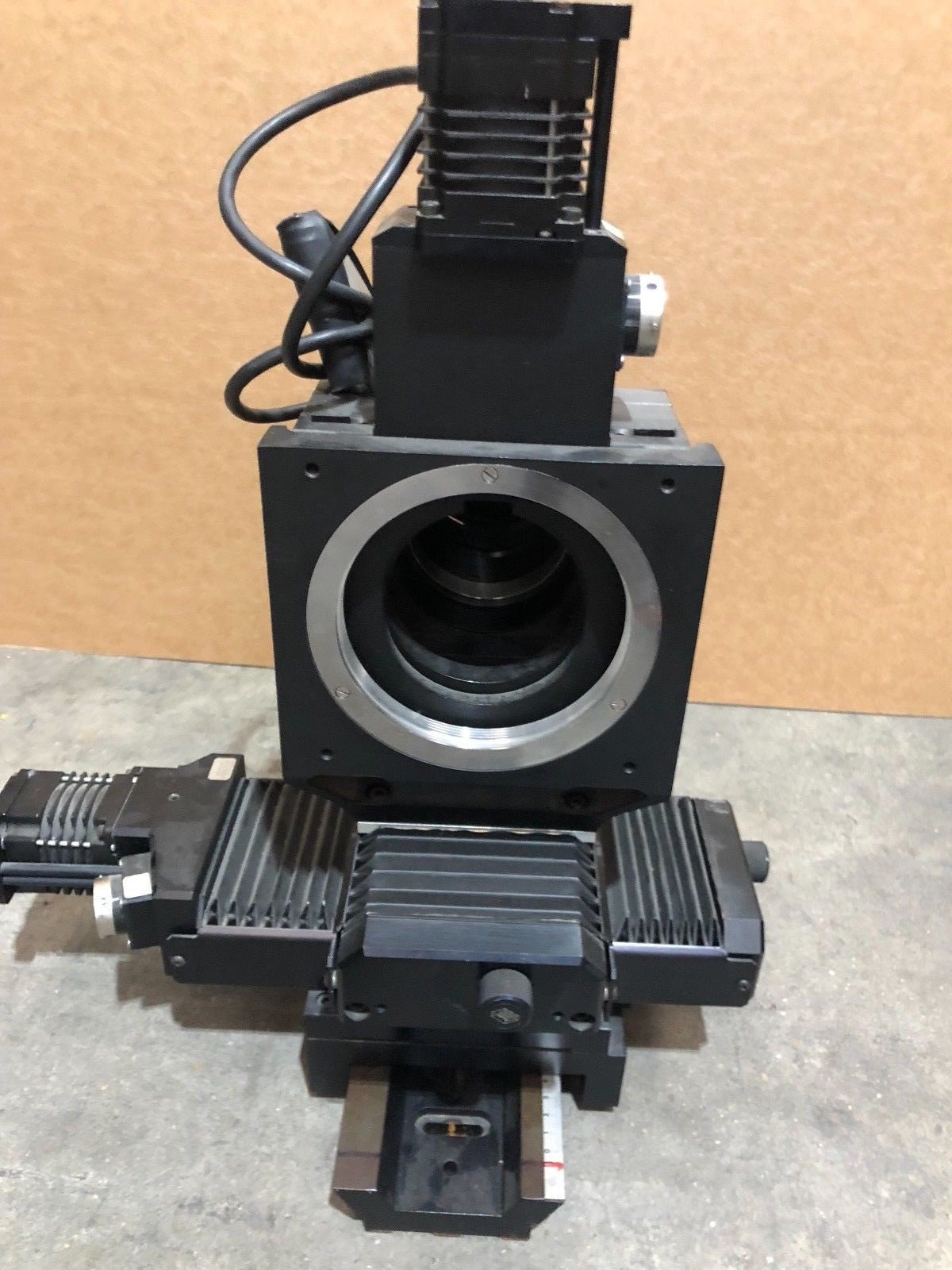 Tour optic EALING ELECTRO - OPTICS EEO outil provenant de chez Kinoptik Paris - KLR Automation
