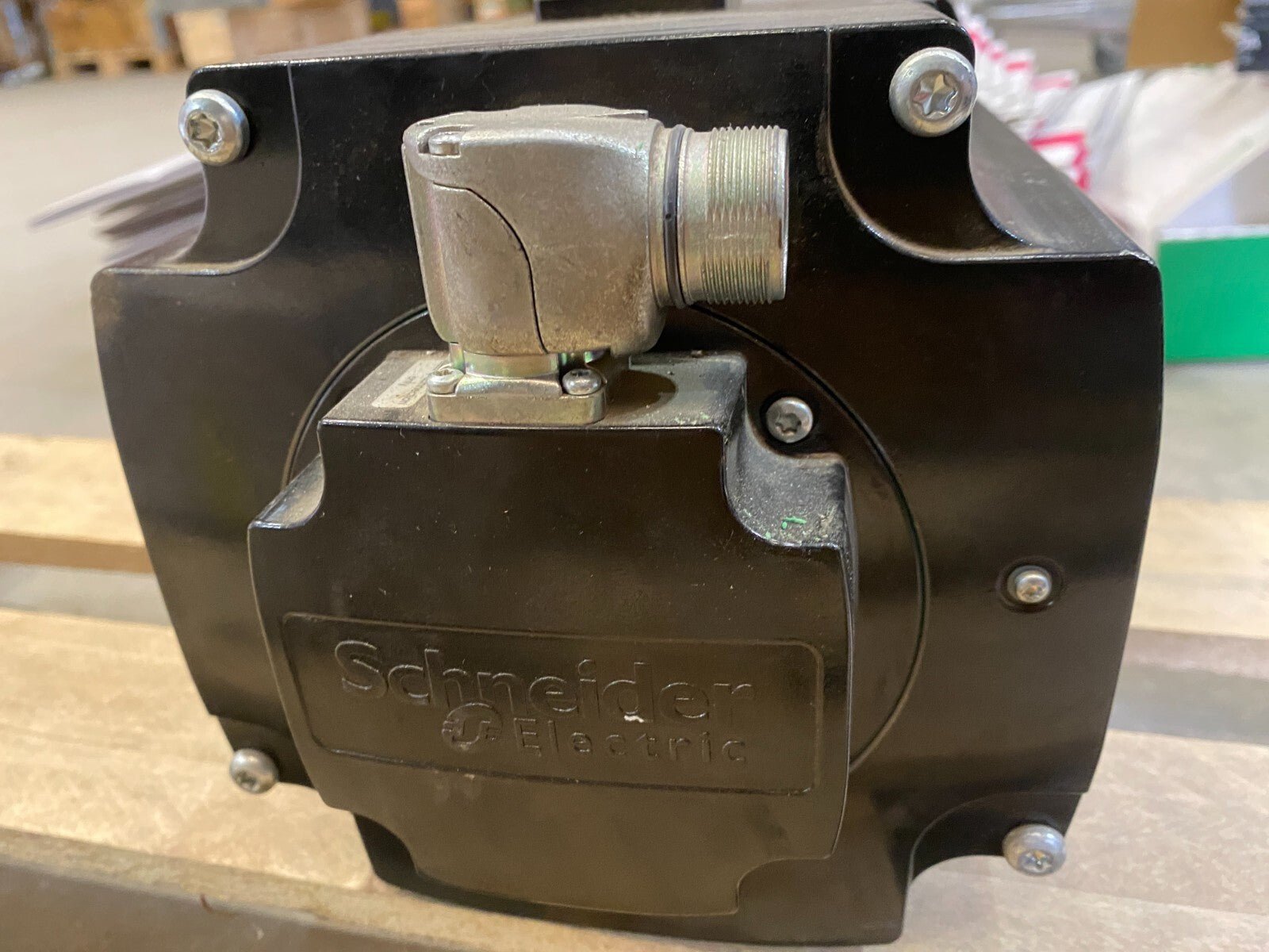 SCHNEIDER ELECTRIC BMH1903P27F2A SERVO MOTOR - KLR Automation