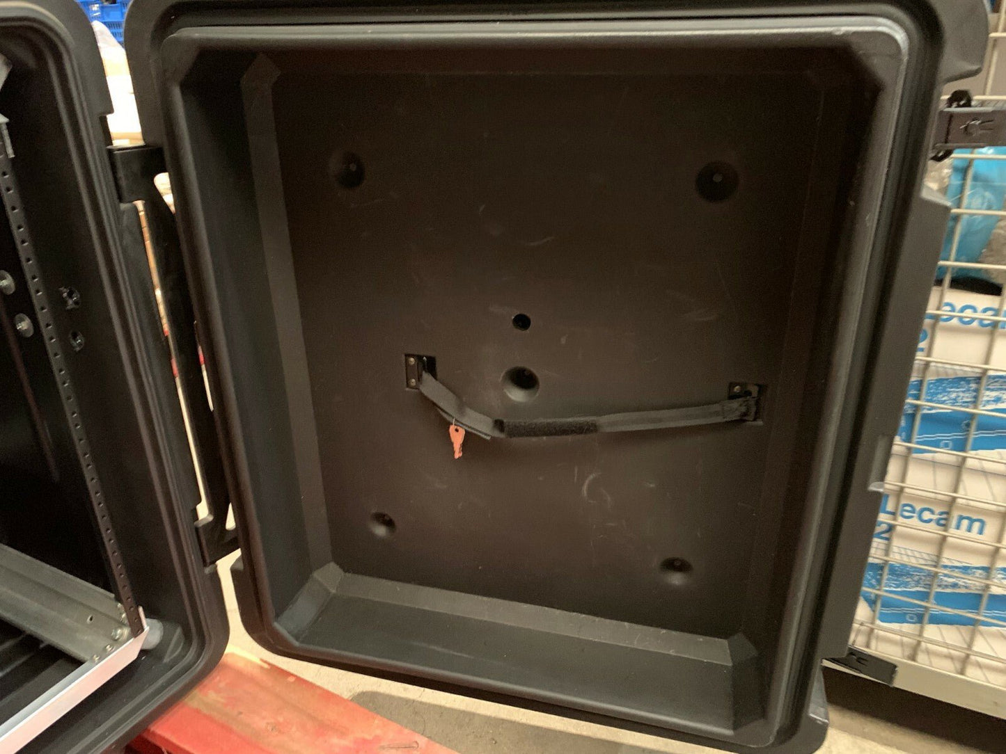 1 SKB Cases Deep Roto Molded Deep Rack Case etanche militaire .see photo - KLR Automation
