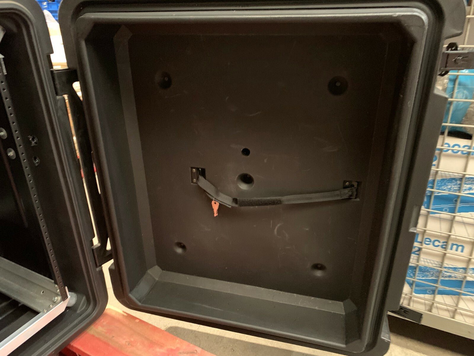 1 SKB Cases Deep Roto Molded Deep Rack Case etanche militaire .see photo - KLR Automation