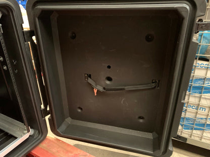 1 SKB Cases Deep Roto Molded Deep Rack Case etanche militaire .see photo - KLR Automation