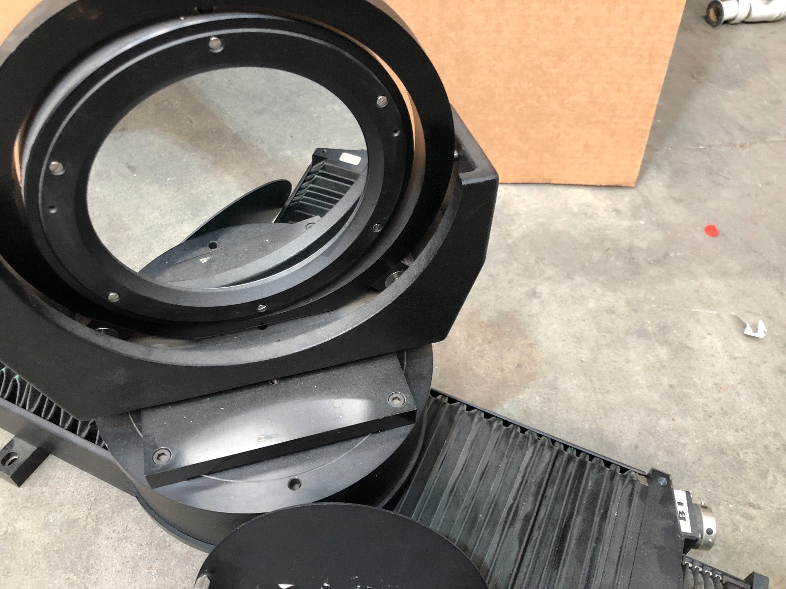 Banc optic EALING ELECTRO - OPTICS EEO outil provenant de chez Kinoptik Paris 3 - KLR Automation
