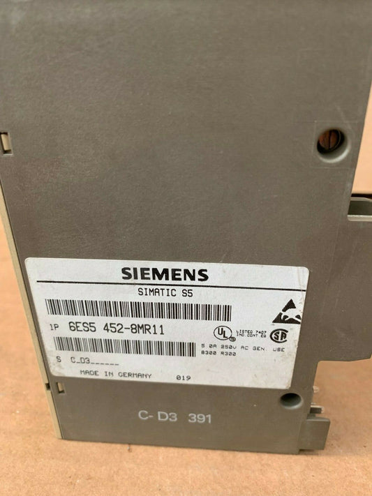 6ES54528MR11 - SIEMENS - 6ES5452-8MR11 / RELAY OUTPUT MODULE