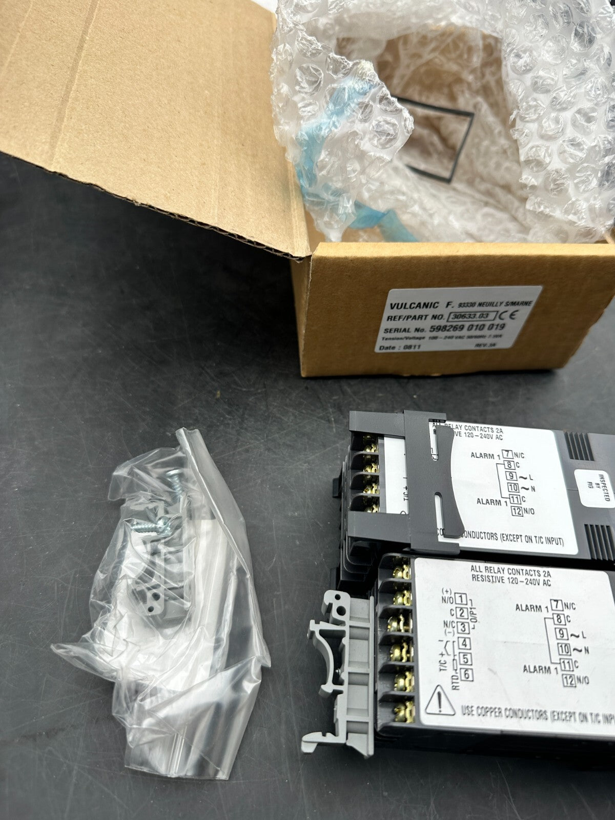 2 pc x       VULCANIC 30633 Series Digital Temperature Controller