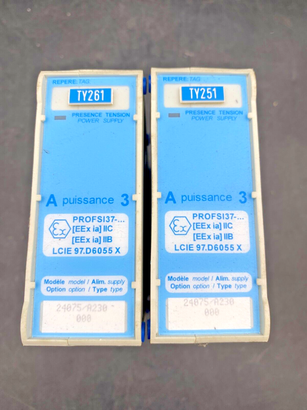 LOT OF 2 A PUISSANCE 3 PROFSI37-24070-A230-000 230V PRESSURE TENSION POWER SUPPL