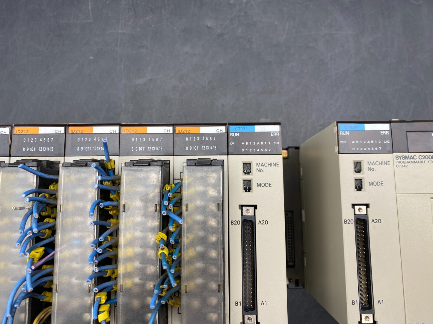 OMRON SYSMAC C200HE-CPU42 PROGRAMMABLE CONTROLLER+ PA 204S + 2x CT021 + 7x ID212