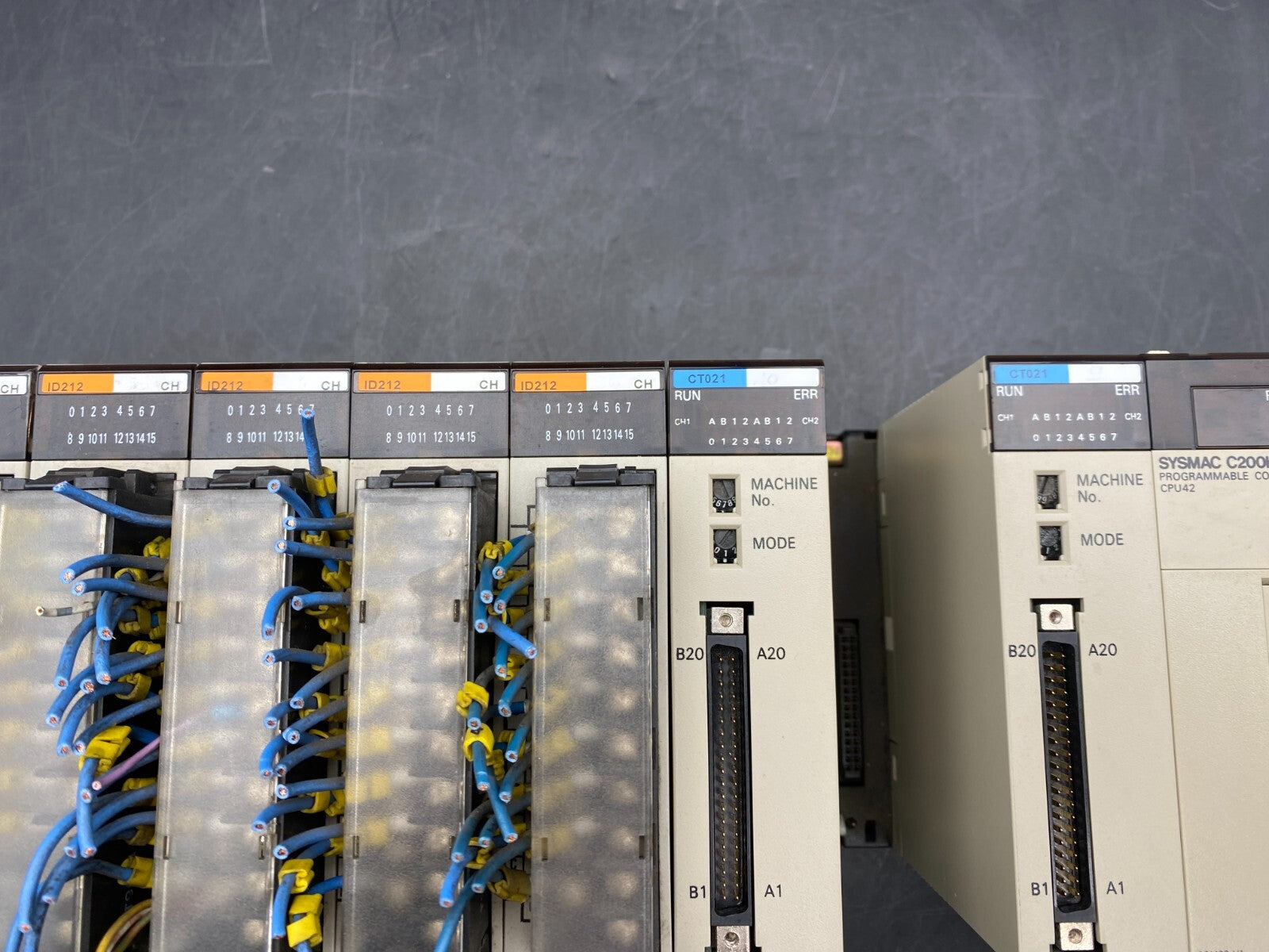 OMRON SYSMAC C200HE-CPU42 PROGRAMMABLE CONTROLLER+ PA 204S + 2x CT021 + 7x ID212