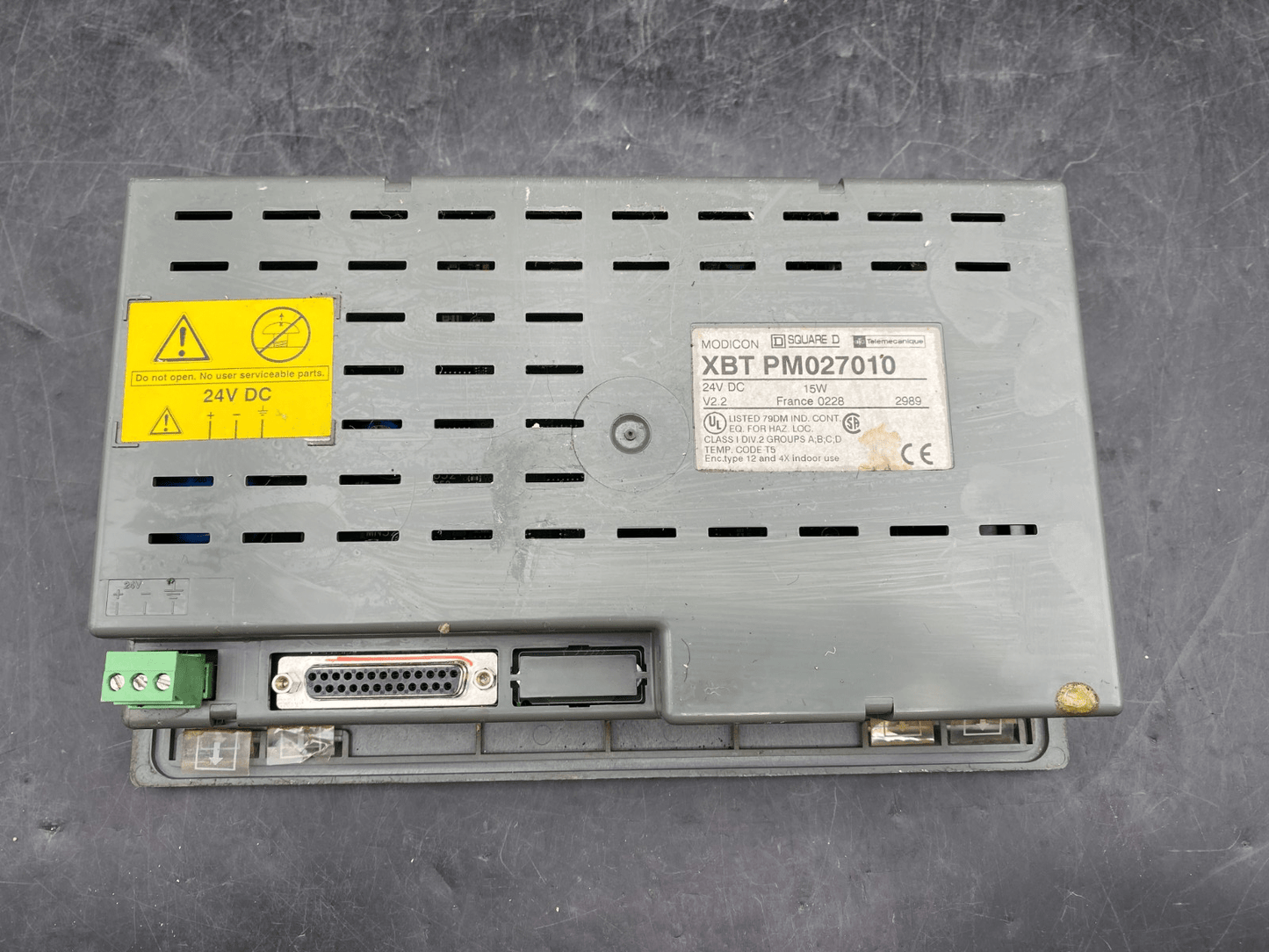 TELEMECANIQUE MAGELIS XBT PM027010 24VDC 15W CADRE ABIME - KLR Automation