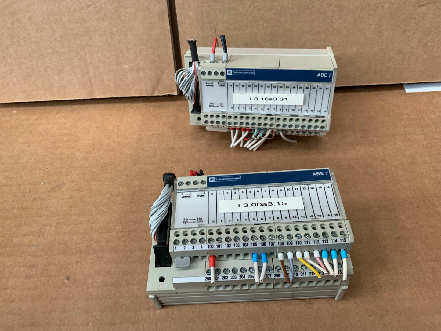 8 x .  TELEMECANIQUE ABE7-H16R20 TELEFAST RELAY