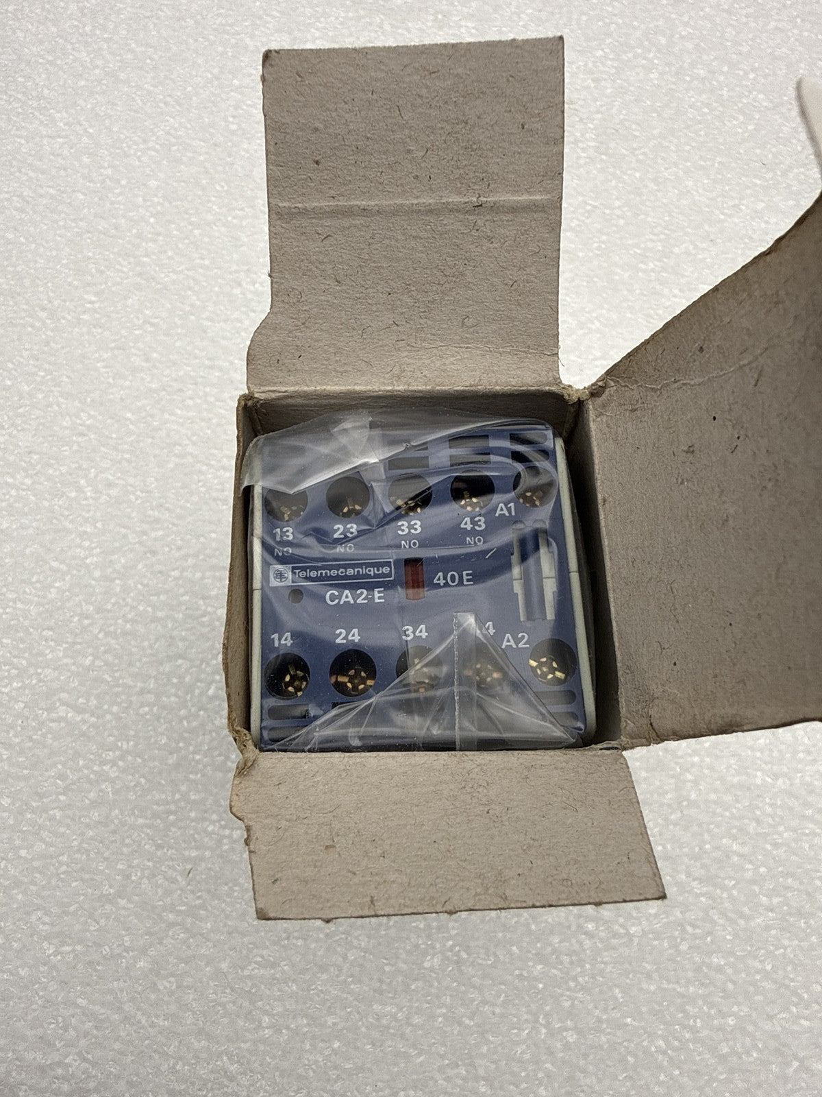 Contacteur Telemecanique CA2 - EN 140B 24V 50/60Hz Autre Équipement Électrique - KLR Automation